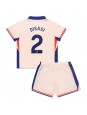 Billige Chelsea Axel Disasi #2 Bortedraktsett Barn 2024-25 Kortermet (+ Korte bukser)